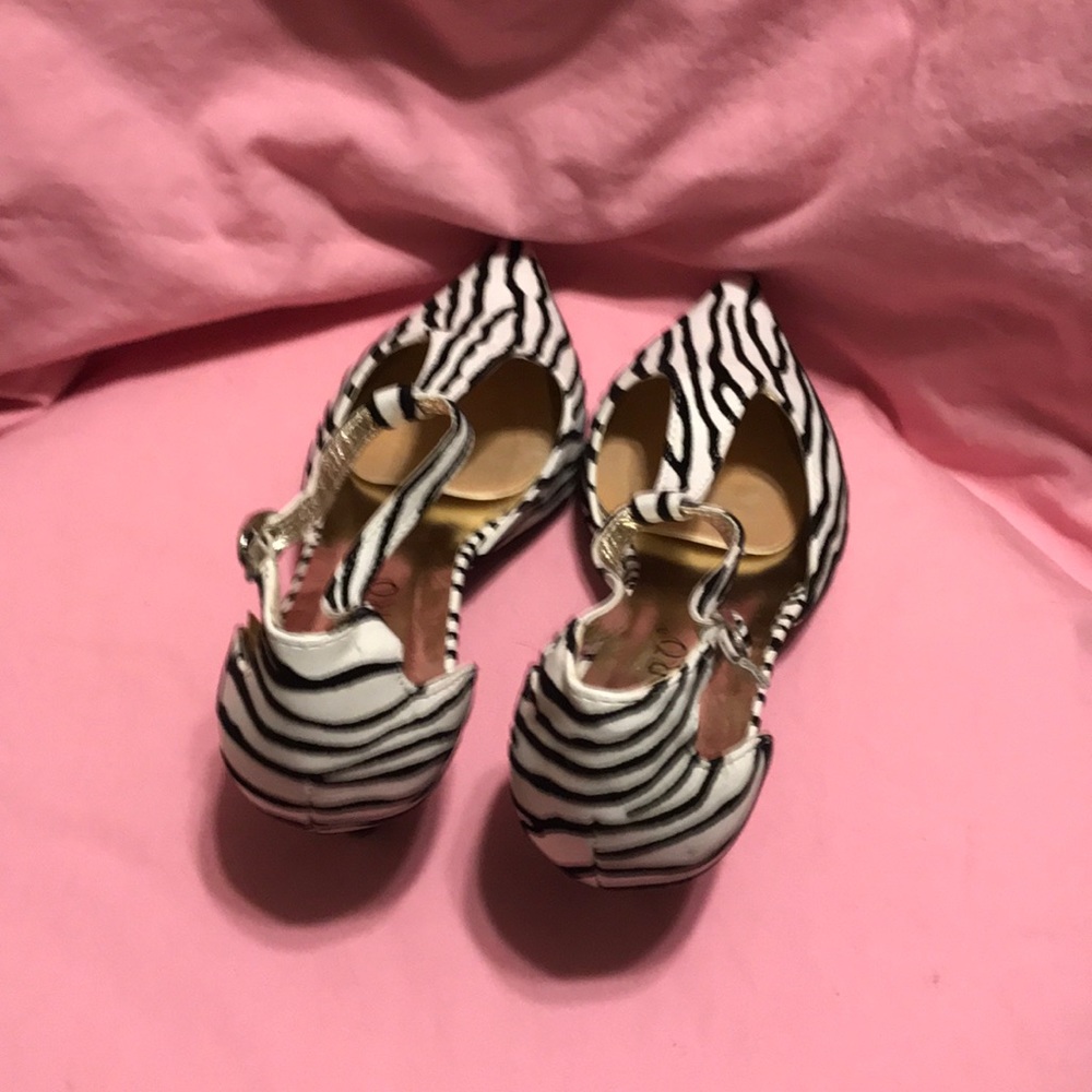 Shoes - Picture 4 of 4